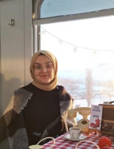 Hemşire Ayşenur Şeker 